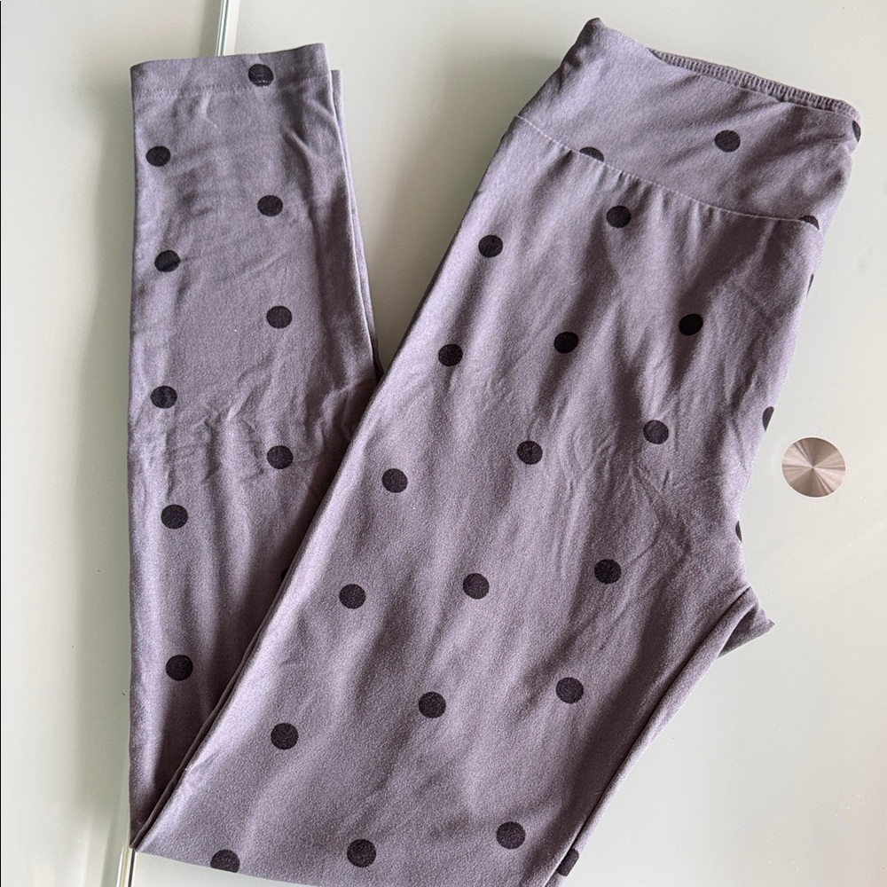 Charming grey  with black Polka Dot Lularoe os Leggings
